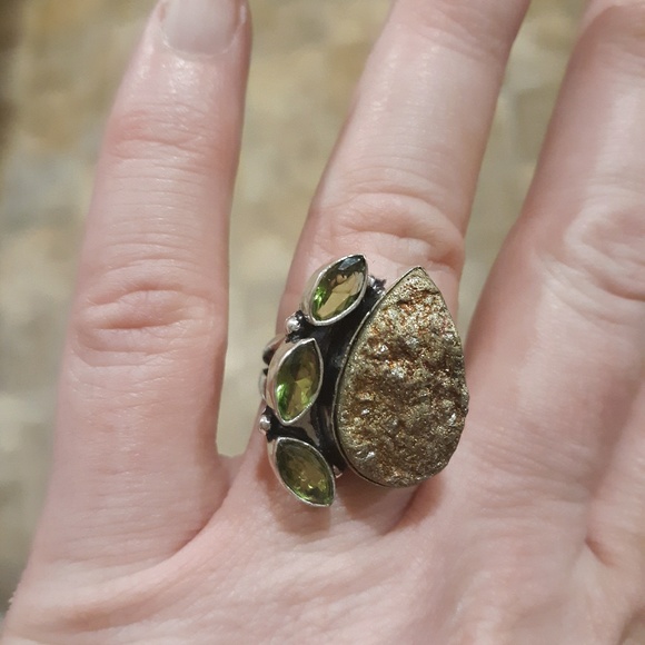 New Titanium Druzy and Peridot 925 Silver Ring. - Picture 3 of 7